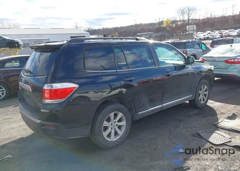 2012 Toyota Highlander Base V6 из США, поврежденный, VIN 5TDBK3EHXCS153120